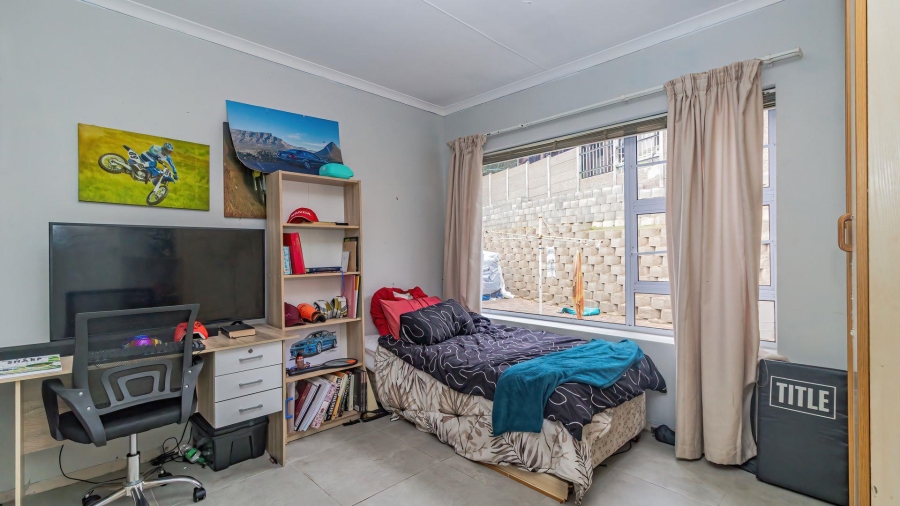 3 Bedroom Property for Sale in Fraaiuitsig Western Cape
